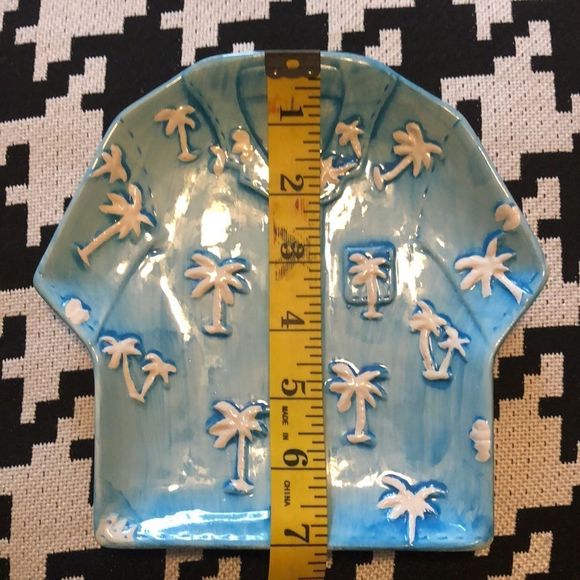 75. Tropical breeze set of four Hawaiian coconut tree T-shirt plates - Picture 8 of 9